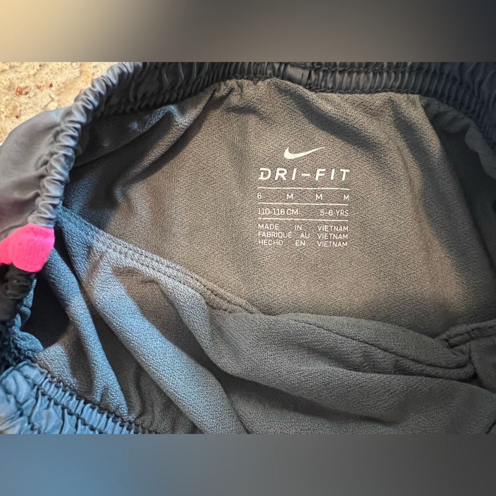 Nike Dri-Fit - Picture 2 of 4